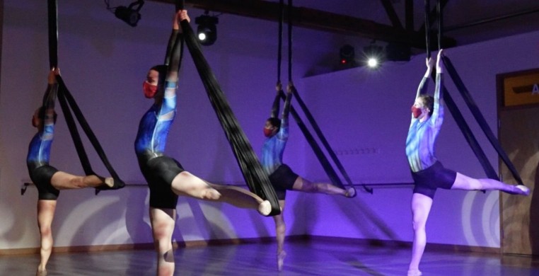 Aerial Dance Chicago presents Searchlight