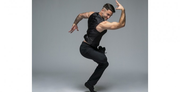 Zachary Heller is retiring after 14 years with Giordano Dance Chicago. Photo by Todd Rosenberg
